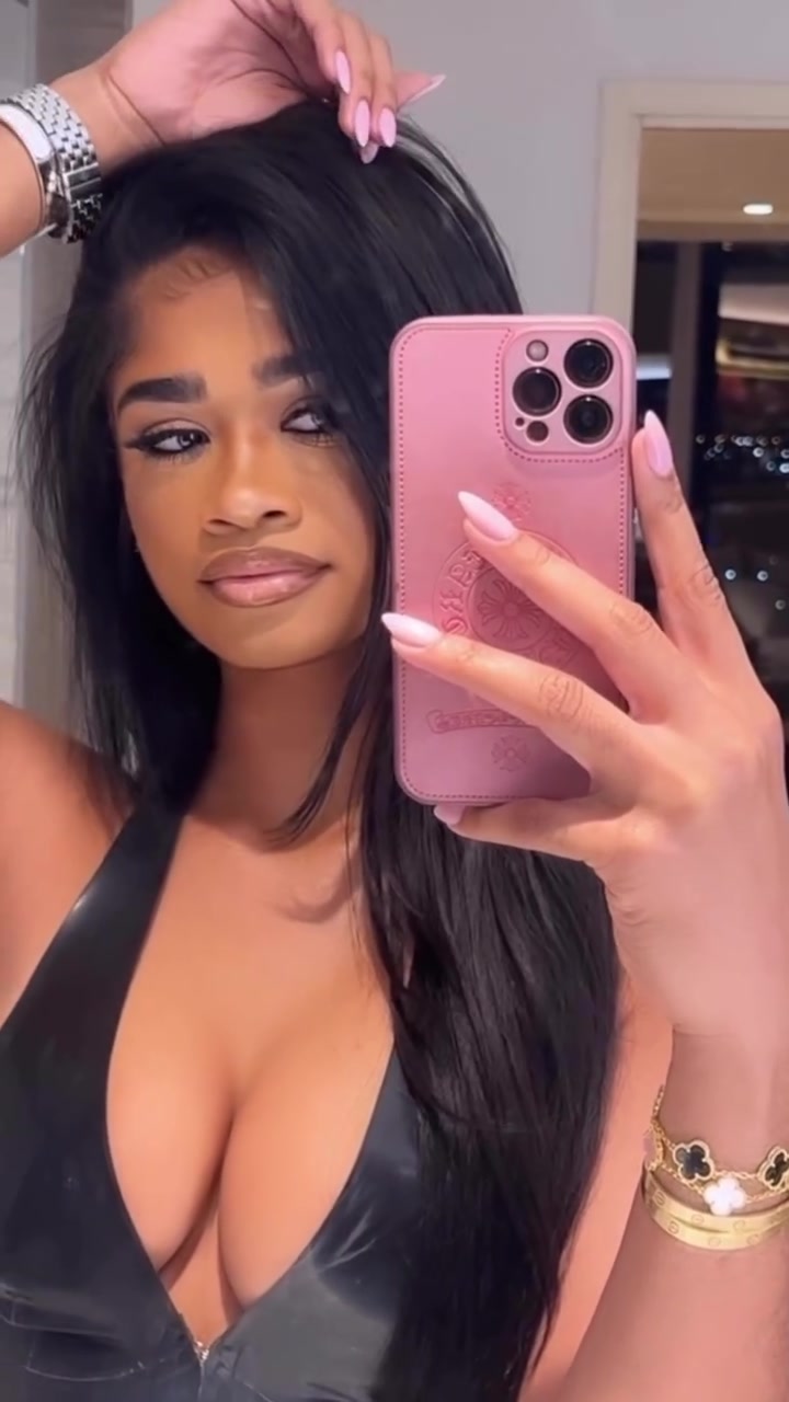 Alana Walker Shows Off Her Big Boobs