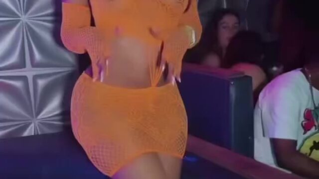 Tommie Lee Nude Shows Off Her Big Breasts